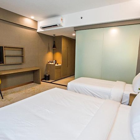 Grand Flora Hotel Malacca Екстер'єр фото