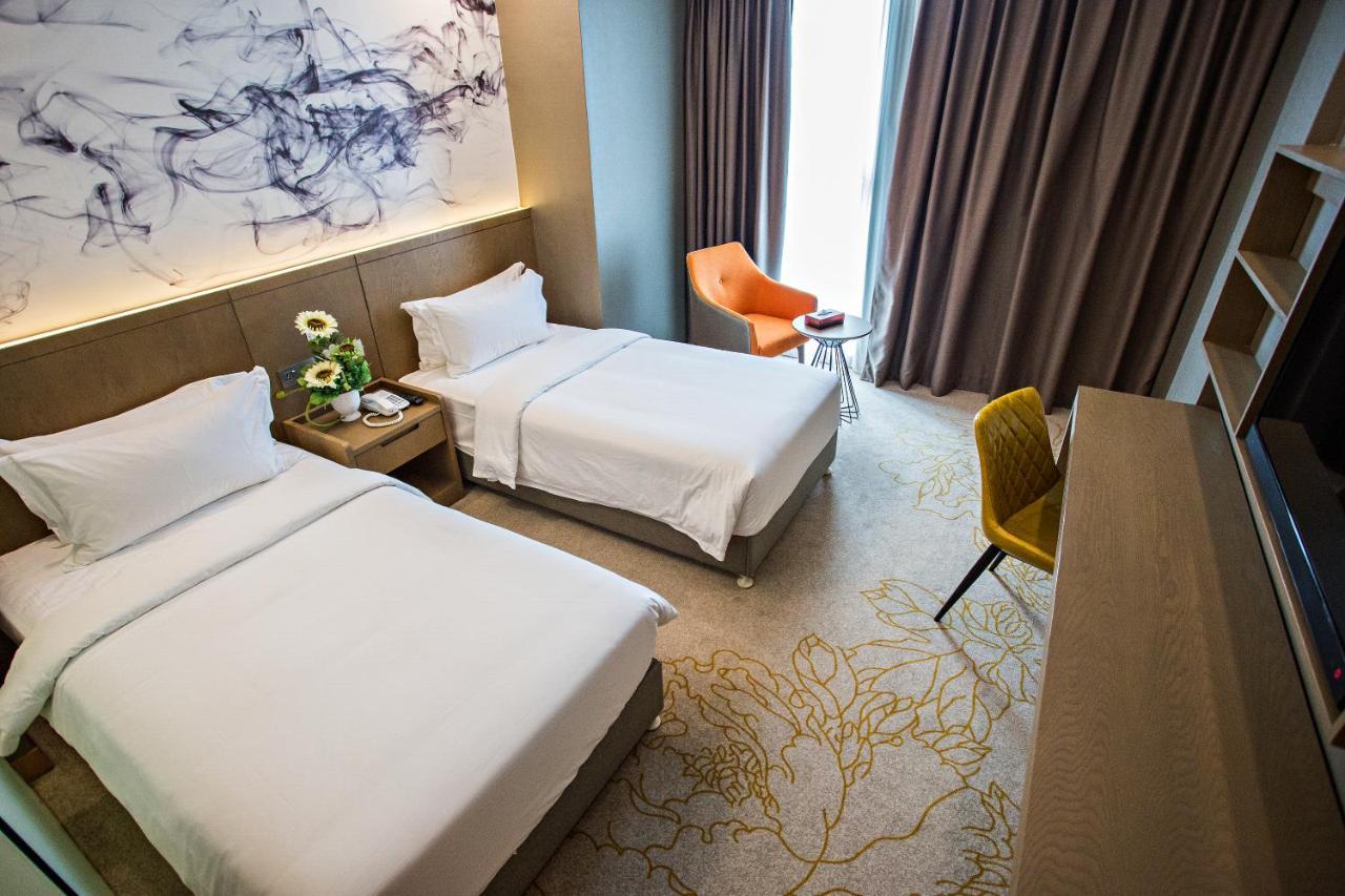 Grand Flora Hotel Malacca Екстер'єр фото